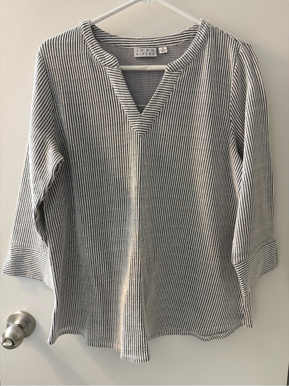 Joan Rivers Navy and White Ribbed V-Neck Pullover